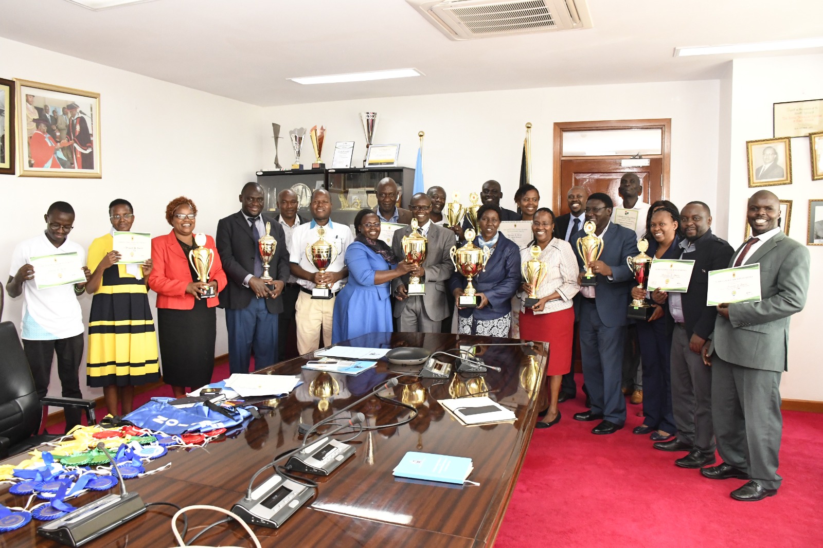 UoN NITF2024 committee presents trophies to the VC